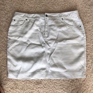 Adorable light grey skirt by JJill